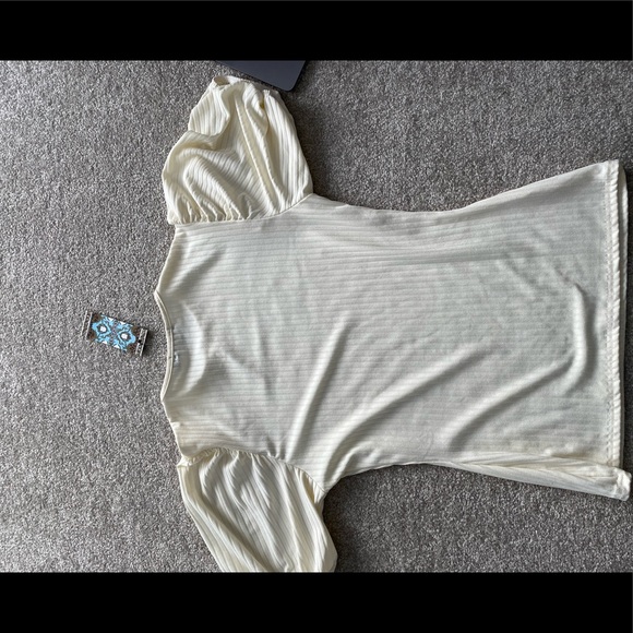 Puff Sleeve white ribbed top - Picture 3 of 3